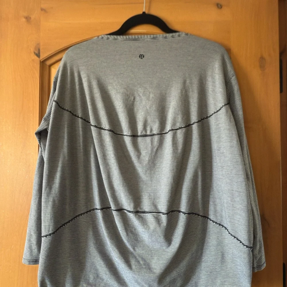lululemon athletica Gray Ribbed Long Sleeve Tee - Picture 4 of 6